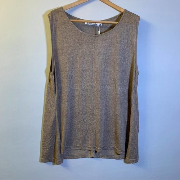 5/ $25 C'Fait Pour Vous Paris Sleeveless Brown Top M - Picture 1 of 11